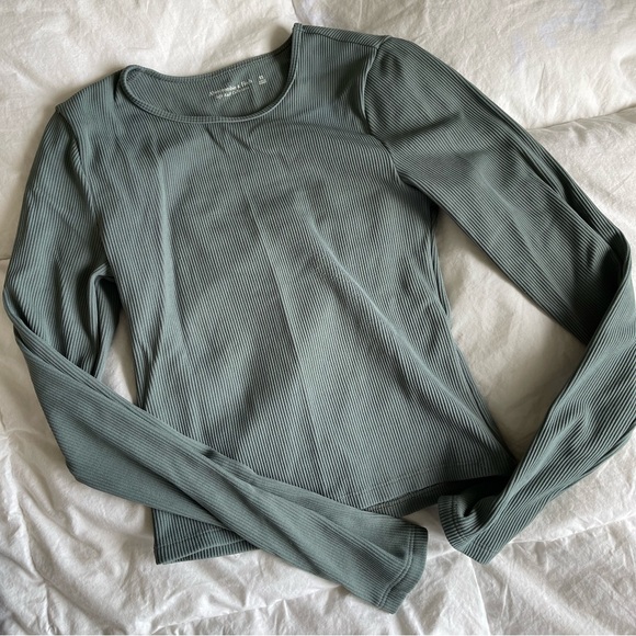 Abercrombie & Fitch Soft AF Ribbed Shirt - Picture 3 of 3